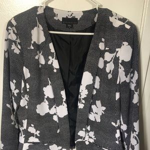 Only worn once - Floral attention blazer